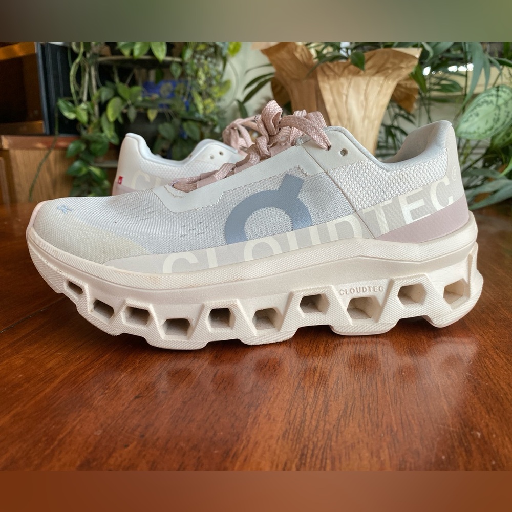 On Running Women's Cream and Pink Running Shoes 7.5 - Picture 9 of 16